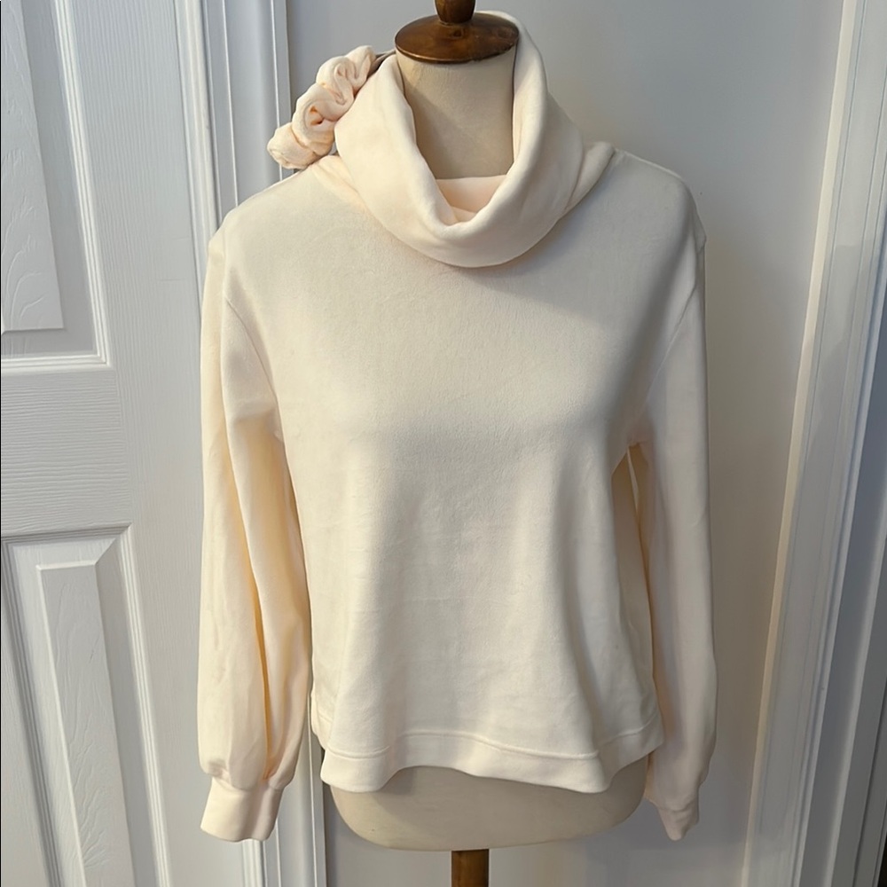 Wallflower Fleece Top with matching scrunchie